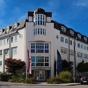 Hostel Mynext - Riverside, Salzburg